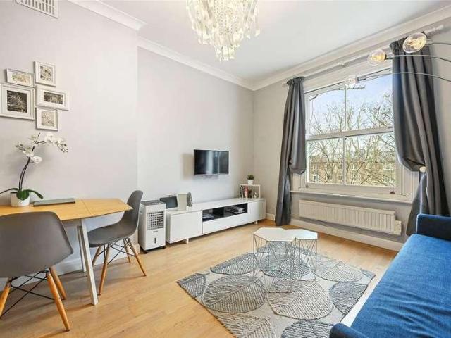 Flat for sale in Brook Green, Greater London