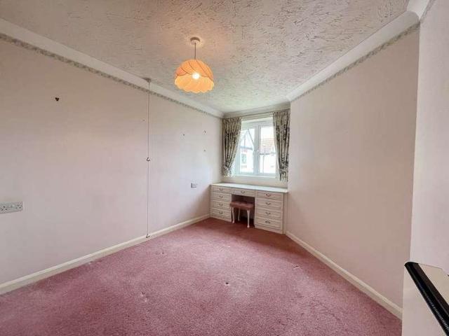Flat for sale in North Shoebury, Alton Barnes