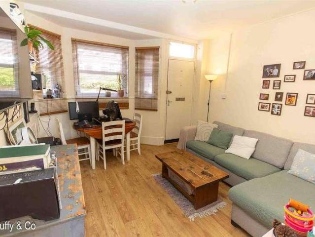 Flat for sale in Lucastes, Perryfields