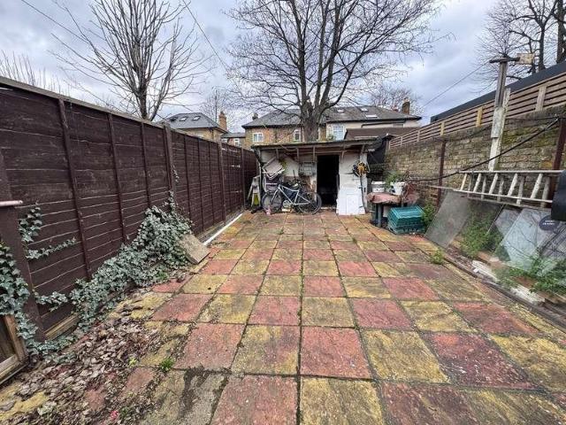 Flat for sale in Forest Gate, Greater London