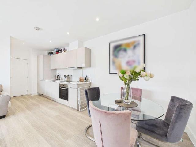 Flat for sale in New Town, Horsham