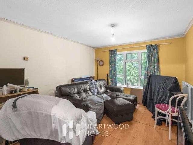 Flat for sale in St Albans, Five Acres
