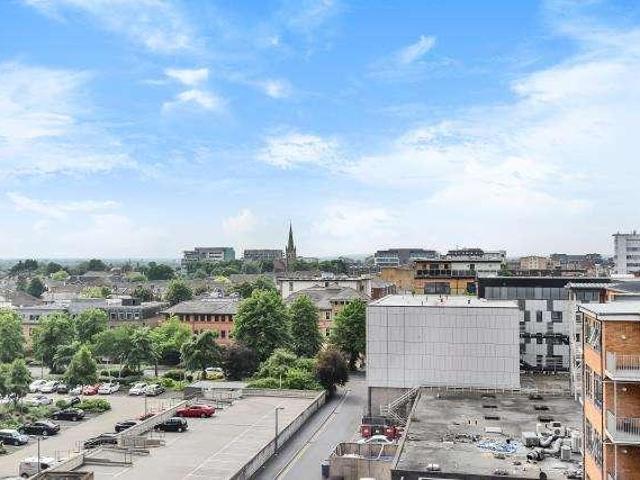 Flat for sale in Slough