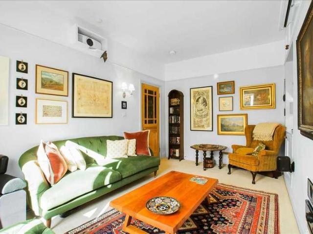 Flat for sale in London Borough of Islington, Greater London