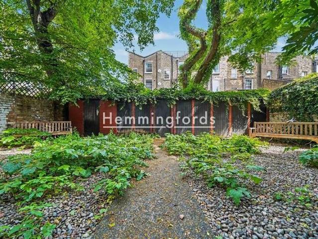 Flat for sale in Islington, Greater London