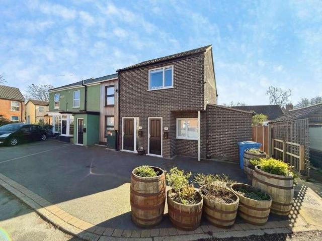 Flat for sale in Heigham Grove, East Bank