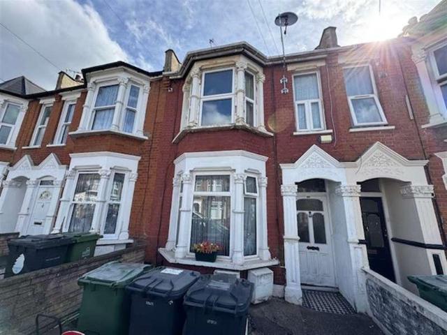 Flat for sale in Leyton, Greater London