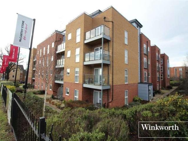 Flat for sale in Elstree and Borehamwood, Borehamwood