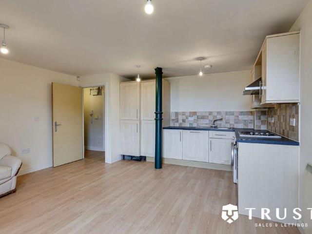 Flat for sale in West Yorkshire