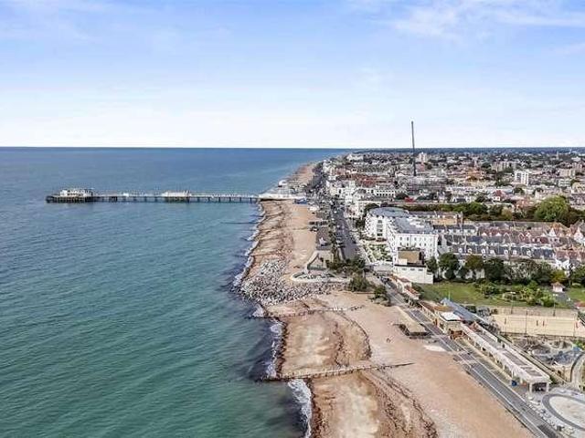Flat for sale in Worthing, West Sussex