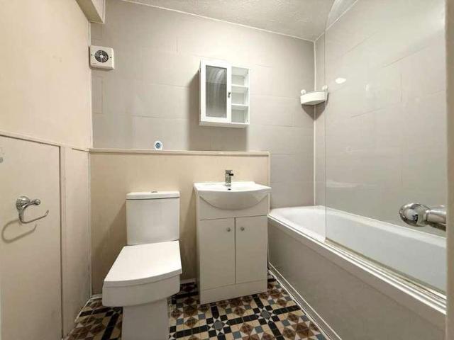 Flat for sale in Rotherhithe, Greater London
