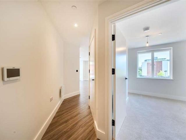 Flat for sale in Gerrards Cross, Denham