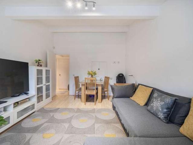 Flat for sale in Northwood, Greater London