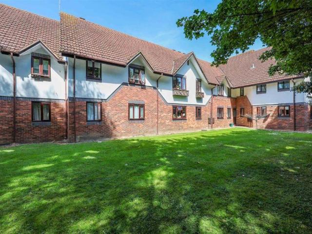 Flat for sale in West Drayton, Greater London