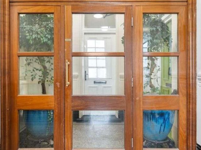 Flat for sale in Saint Giles, Bloomsbury
