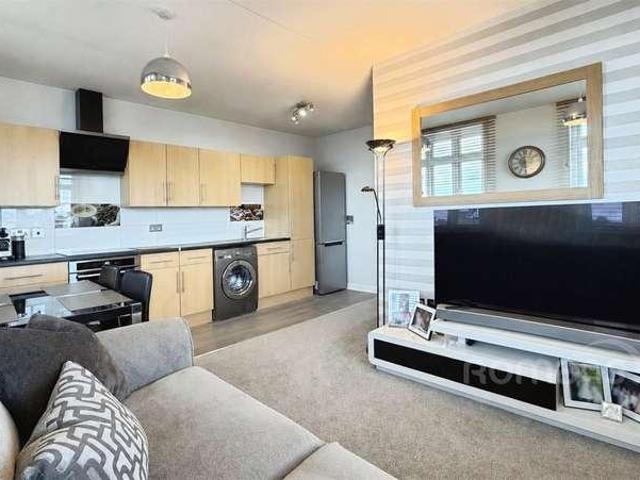 Flat for sale in Aldershot, Hampshire