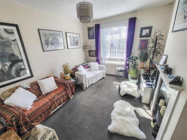 Flat for sale in Barling, Essex