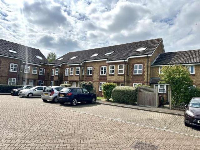 Flat for sale in Slough
