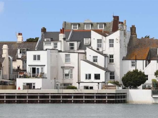 Flat for sale in Fishersgate, West Sussex