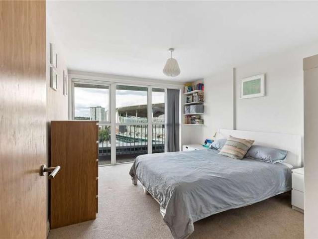 Flat for sale in Holloway, Greater London
