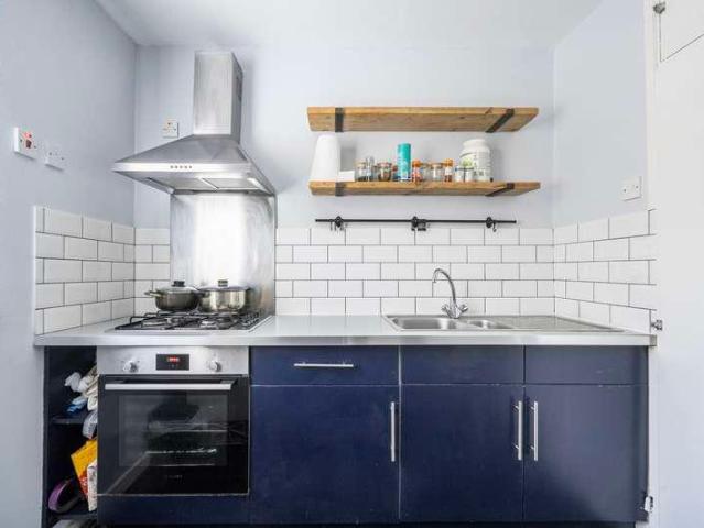 Flat for sale in Nunhead, Greater London
