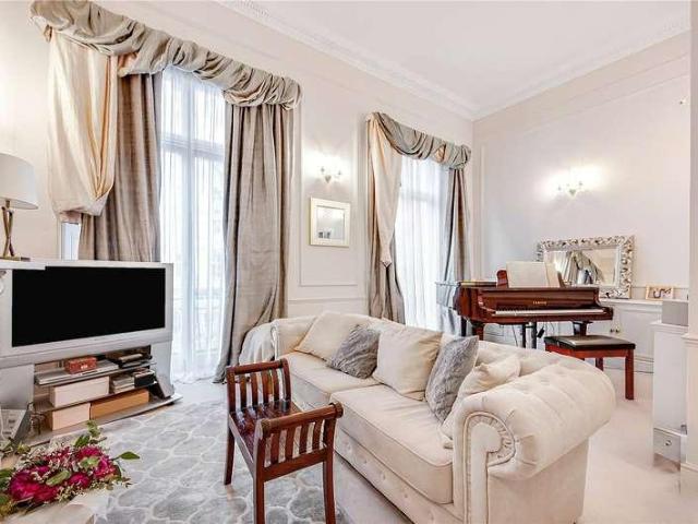 Flat for sale in Bayswater, Greater London