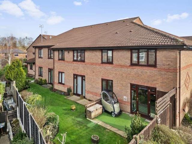 Flat for sale in Grappenhall, Warrington