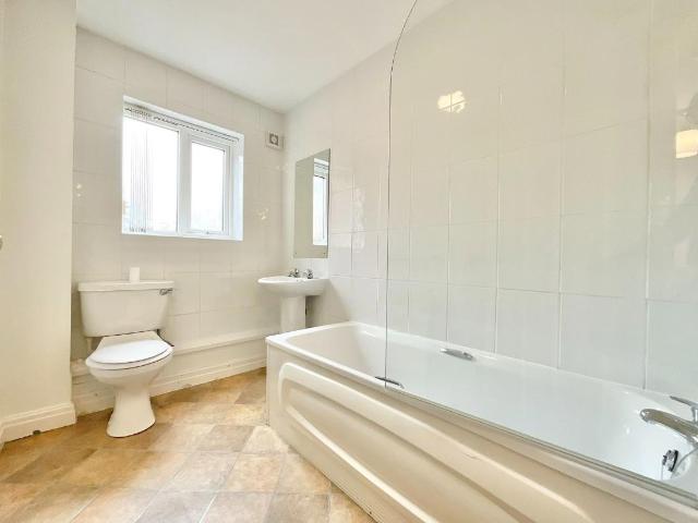 Flat for sale in Southport, Sefton