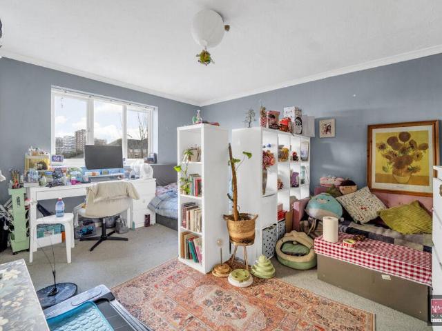 Flat for sale in Lower Halliford, Surrey