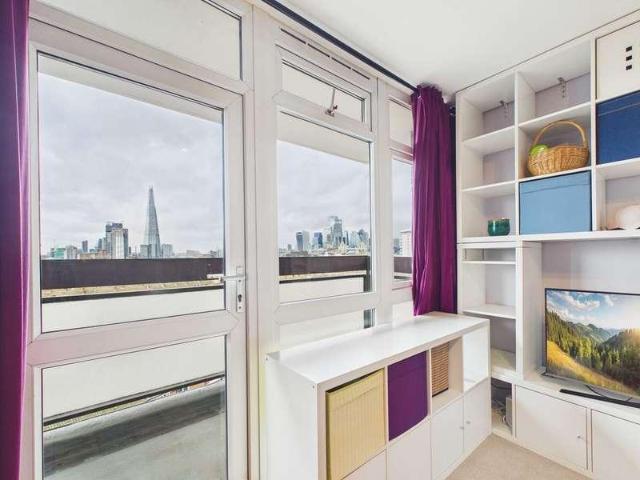 Flat for sale in Bermondsey, Greater London