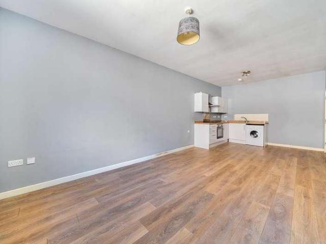 Flat for sale in Caldermill, East Midlands