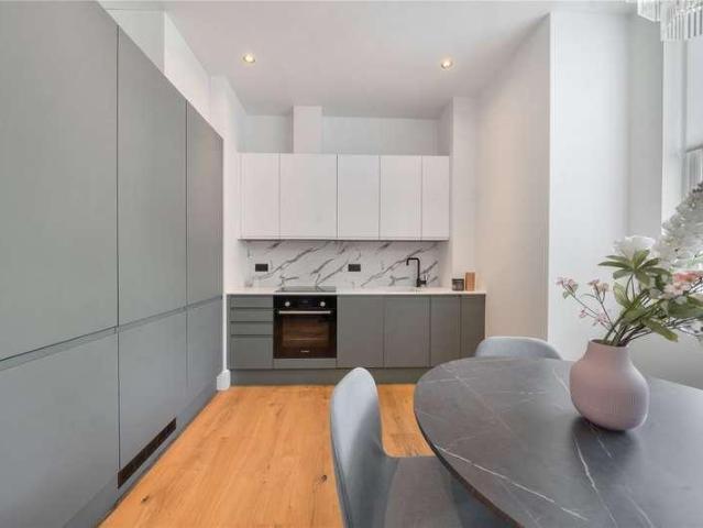 Flat for sale in London Borough of Ealing, Greater London