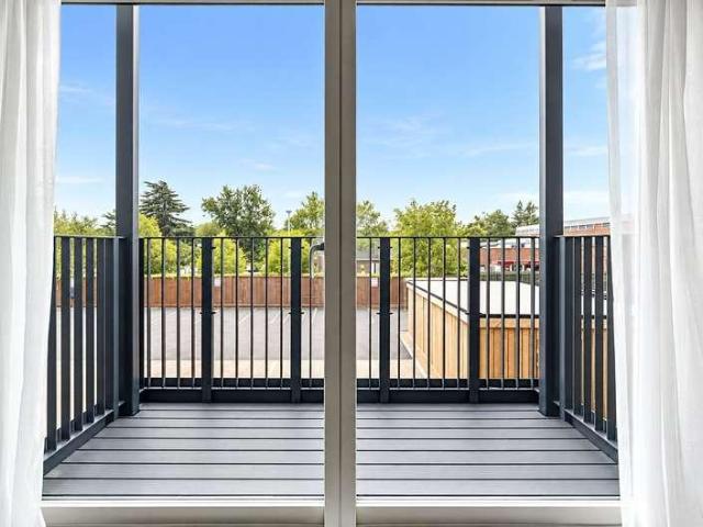 Flat for sale in Gerrards Cross, Denham