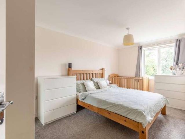 Flat for sale in Slough, Myrke