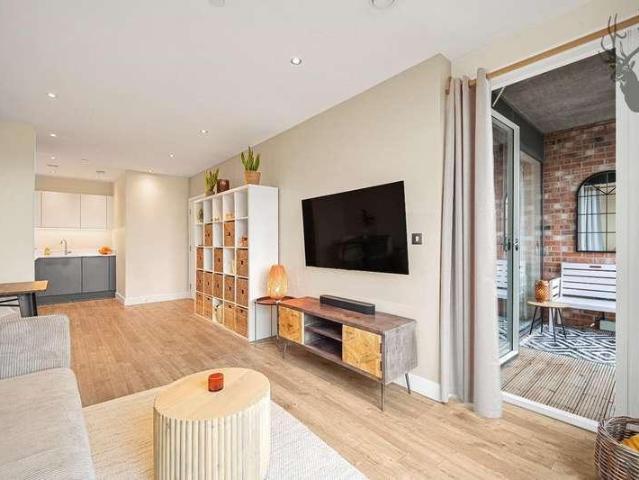 Flat for sale in Old Ford, Bow