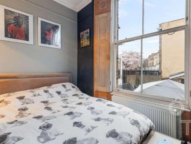Flat for sale in Kentish Town, Greater London