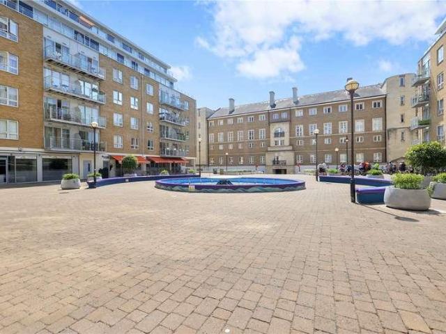 Flat for sale in Ratcliffe, Limehouse
