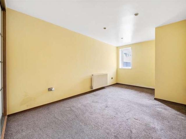 Flat for sale in Wakeham, Easton