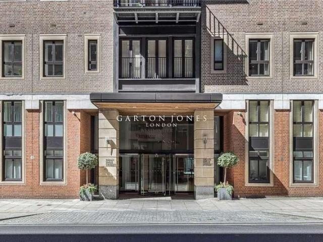Flat for sale in Westminster, Greater London