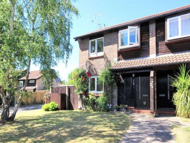 Flat for sale in Horsell, Woking