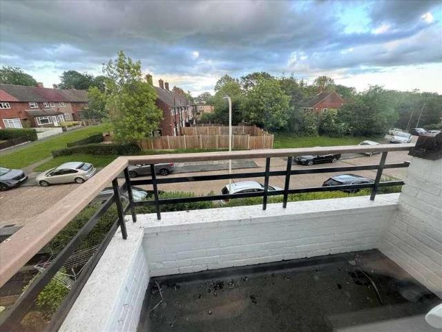 Flat for sale in Romford, Harold Wood