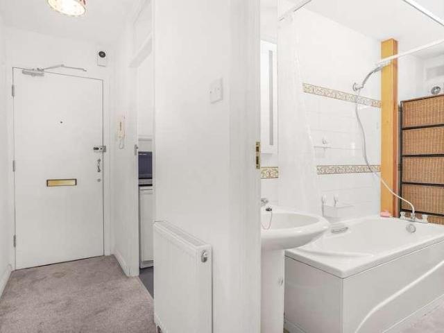 Flat for sale in Crystal Palace, Greater London