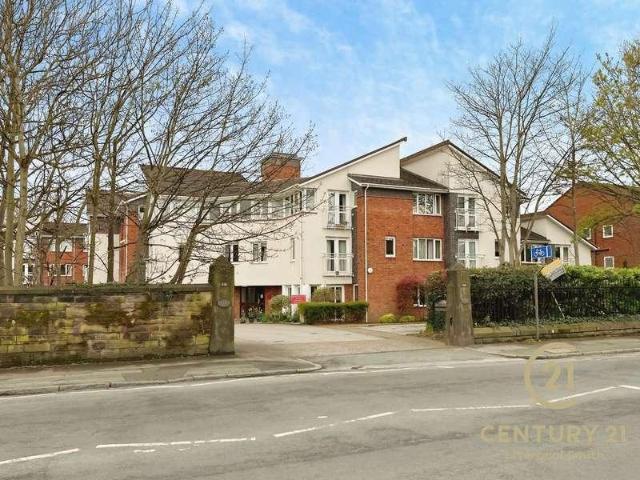 Flat for sale in Calderstones