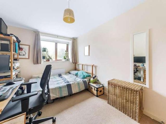 Flat for sale in West Norwood, Greater London