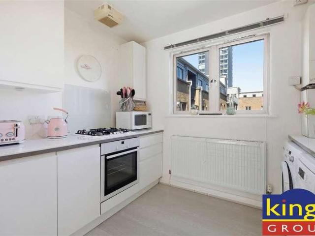 Flat for sale in Hoxton, Greater London