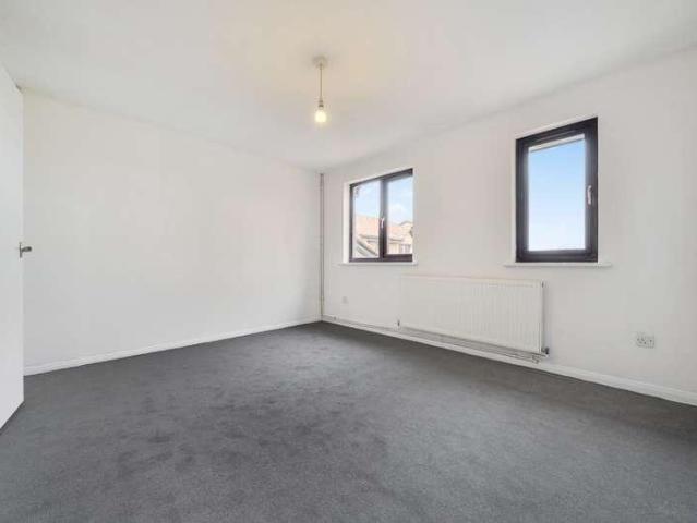 Flat for sale in London Borough of Lewisham, New Cross