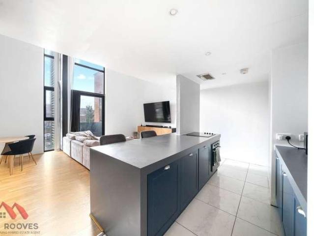 Flat for sale in Islington, Calderstones