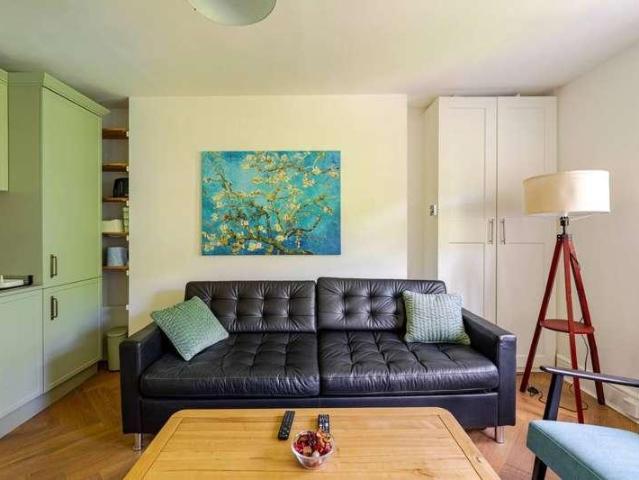 Flat for sale in North Kensington, Greater London