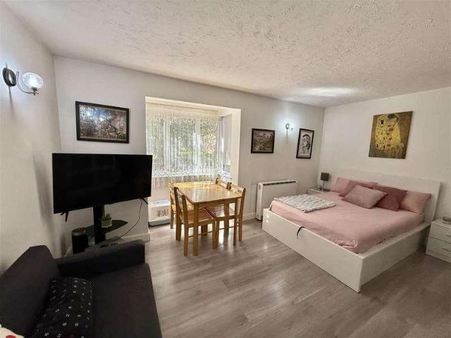 Flat for sale in Colindale, Greater London