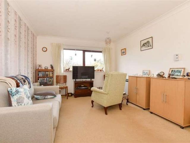 Flat for sale in Fairlee, Newport